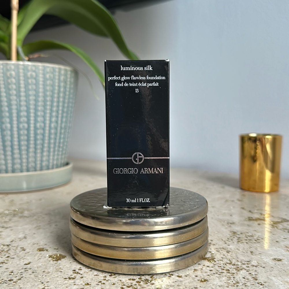 #13 Giorgio Armani Foundation - deep, neutral